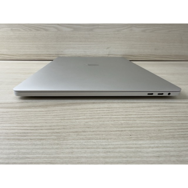 MacBook Pro 16 2019 Silver I7 2.6ghz 16/512